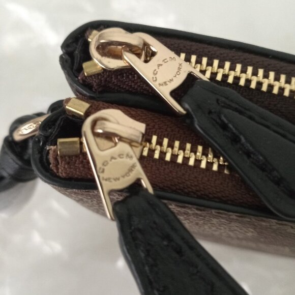 NWT COACH DOUBLE ZIP DOUBLE COMPARTMENTS WRISTLET NEW MONOGRAM WALLET - Picture 4 of 6